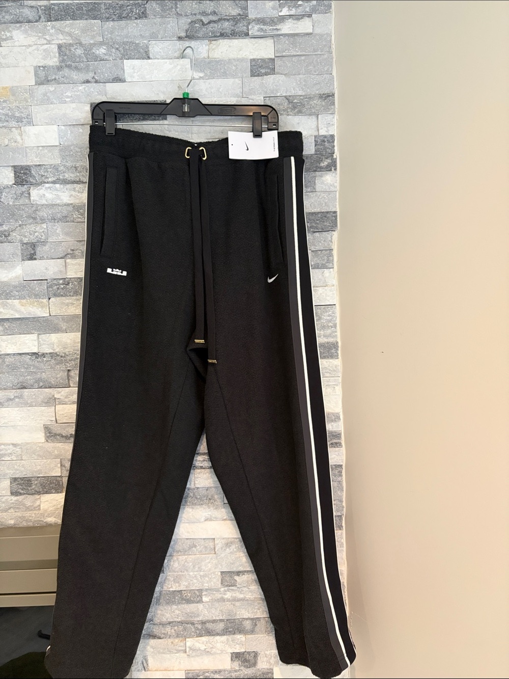 Nike lebron men's sweatpants new with tags size large